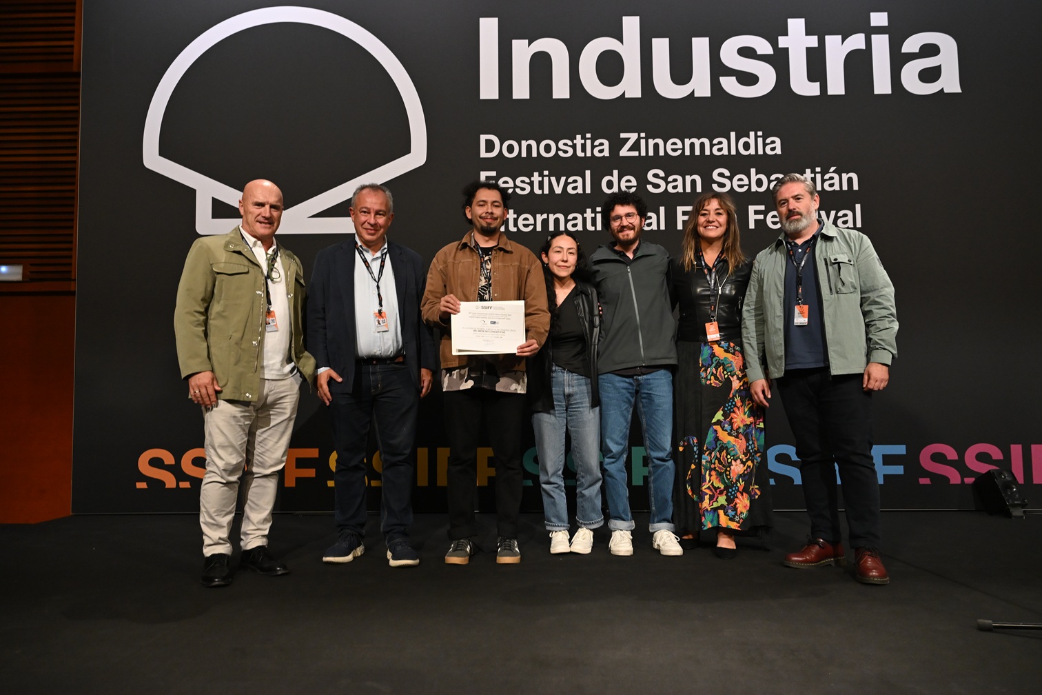 <b>EL FESTIVAL DE SAN SEBASTIÁN CIERRA UNA 73º EDICIÓN MARCADA POR LA CONCHA DE ORO A 'LOS DOMINGOS', EL PREMIO ESPECIAL DEL JURADO PARA 'HISTORIAS DEL BUEN VALLE' Y EL PREMIO DONOSTIA PARA JENNIFER LAWRENCE</b>