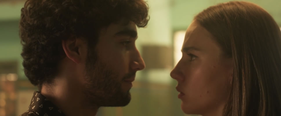 UNA JIRAFA EN EL BALCN