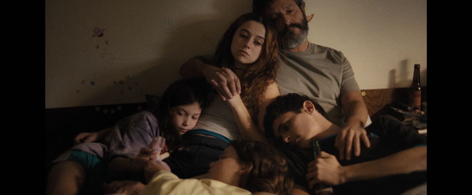 FAMILIA