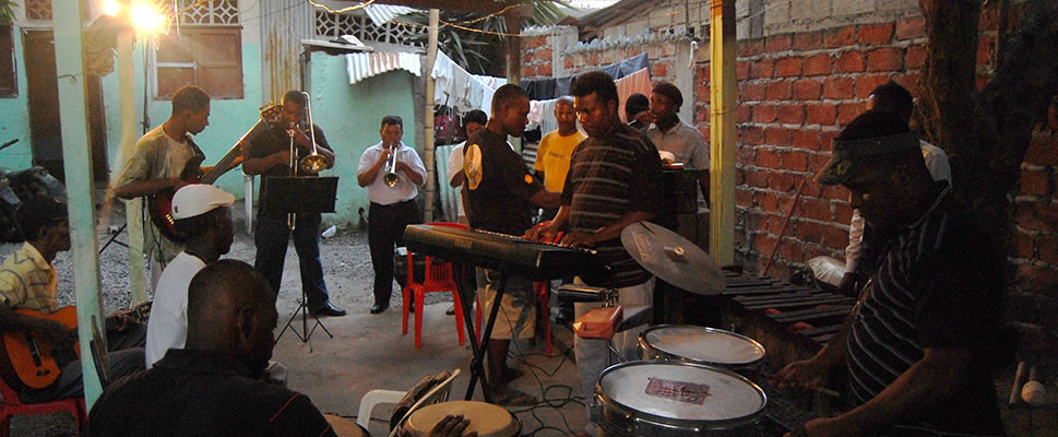 AFRO, LA VOZ DE LOS TAMBORES